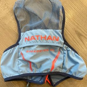 Nathan Speedster 2L Hydration Vest - Women's - 12 fl. oz. Medium.